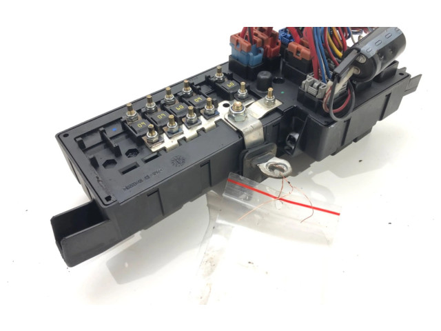 Блок предохранителей 8637841 Volvo S60