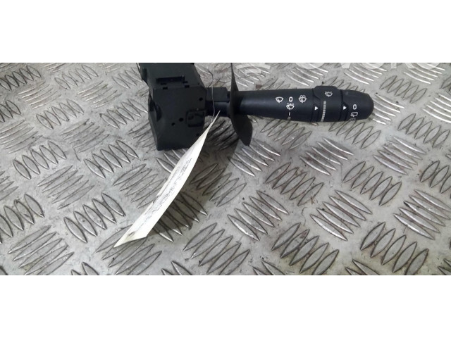 Ручка стеклоочистителей 7701051763 Renault Clio II