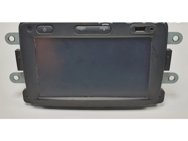 Радио/ проигрыватель CD/DVD / навигация