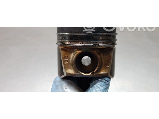 Поршень DDY 04L107065AM001, 03L105401A Skoda Octavia Mk3 (5E)