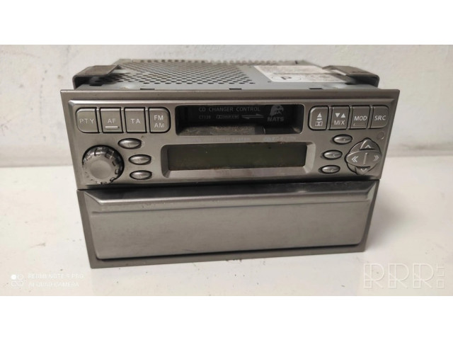 Радио/ проигрыватель CD/DVD / навигация