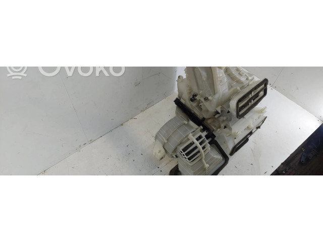 Другая деталь салона