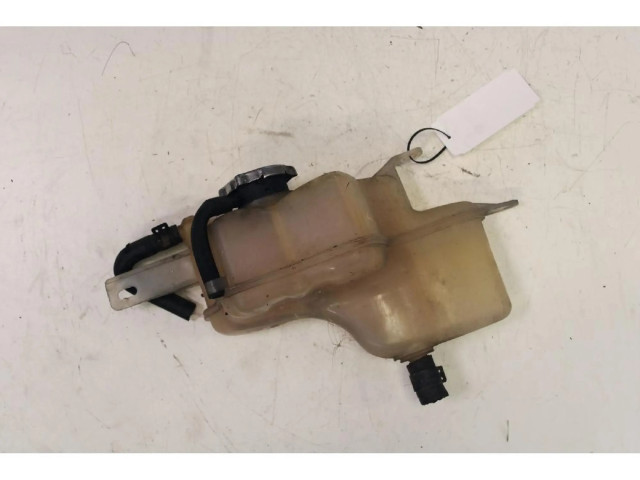 Расширительный бачок охлаждающей жидкости