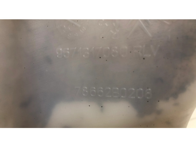 Бачок оконной жидкости    