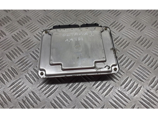 Блок управления двигателем Блок управления 0385906012CL Skoda Octavia Mk1 (1U)