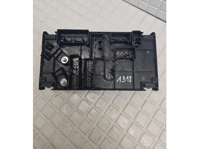 Pojistková skříňka MB100200B Subaru XV 2012