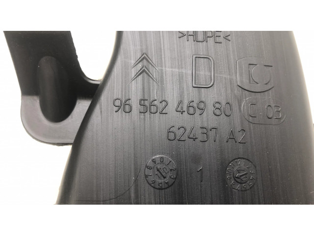 Другая деталь салона