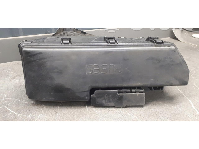 Блок предохранителей  9494210   Volvo XC90    