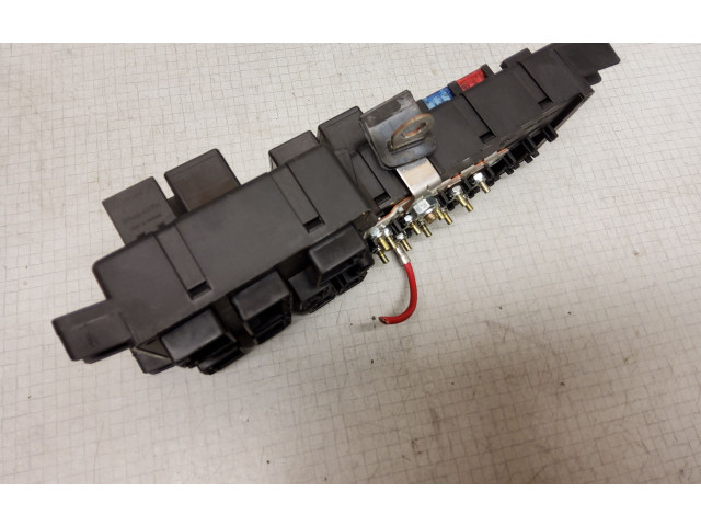 Блок предохранителей 8678449, 518788104 Volvo V70