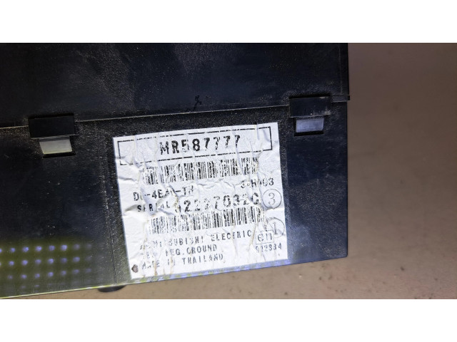 Дисплей    MR587777   Mitsubishi Colt