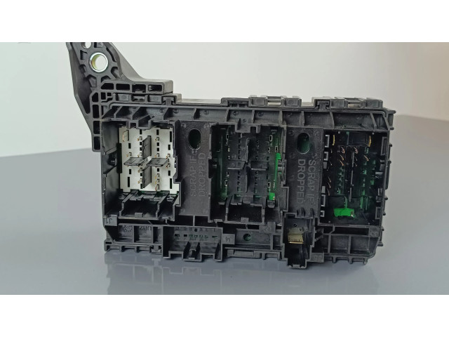 Блок предохранителей 68347016AD   Jeep Grand Cherokee WL    