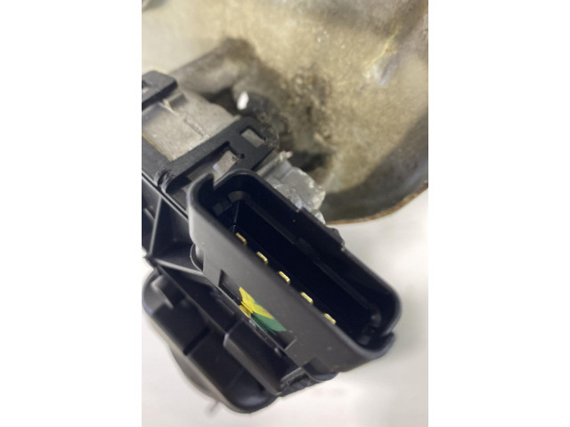 Моторчик дворников 8200619512    Dacia Duster