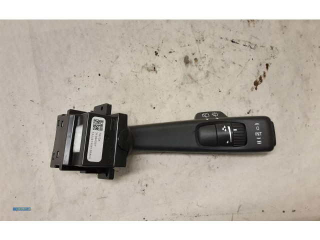 Ручка стеклоочистителей    Volvo V70