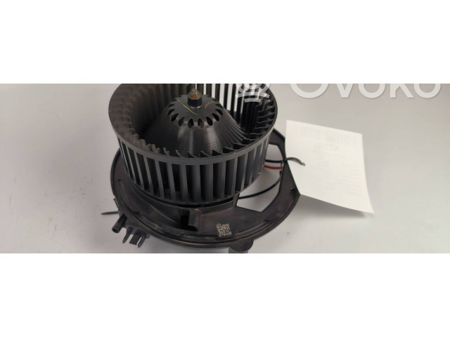 Вентилятор печки 5WB819015 Skoda Octavia Mk4