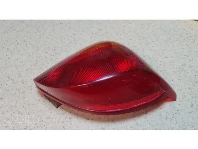 Задний фонарь левый сзади 393857, D25KA Ford Fiesta 2000-2001 года