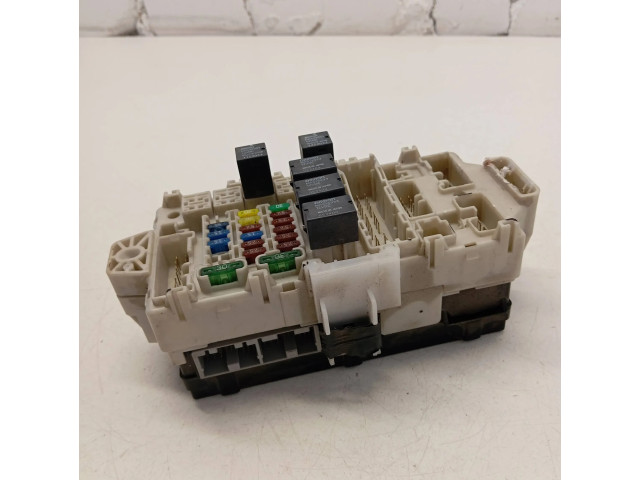 Блок предохранителей MN141424, 311041192 Mitsubishi Endeavor