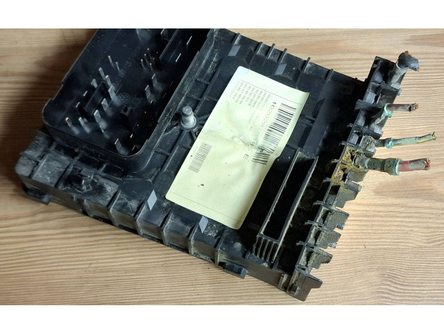   Pojistková skříňka 1K0937700B   Volkswagen Caddy 2007