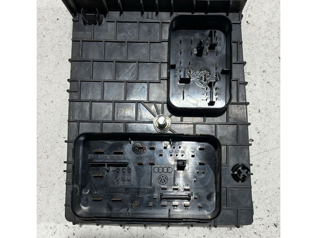 Блок предохранителей 0-1394932, 0-1394932 Skoda Octavia Mk2 (1Z)