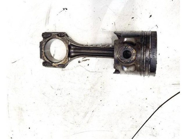  Поршень с шатуном    Volkswagen PASSAT B4  