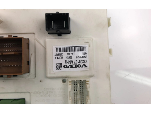 Блок предохранителей 32268107AB Volvo XC40