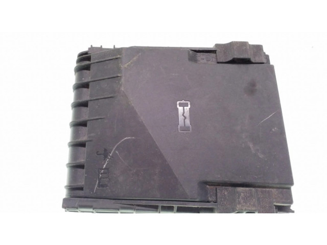 Блок предохранителей 1K0937821   Volkswagen Touran I    