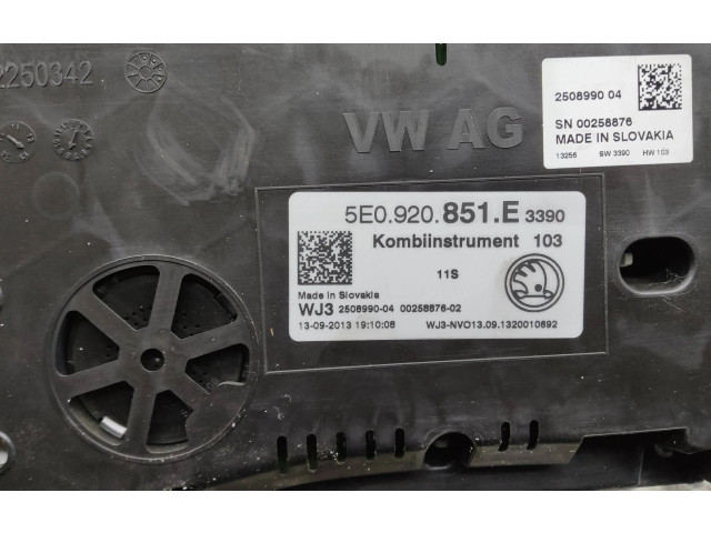 Панель приборов 5E0920851E, 250899004 Skoda Octavia Mk3 (5E)