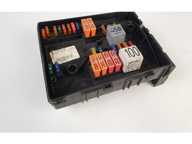 Блок предохранителей 1K0937125A   Volkswagen Jetta V    