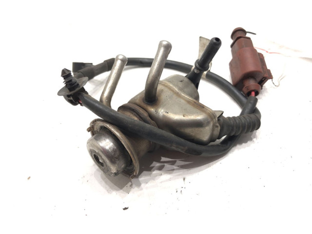 Vstřikovač 04L131113P Skoda Octavia Mk3 (5E)