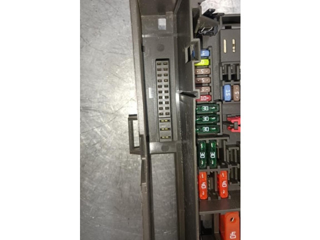 Pojistková skříňka 10688710 BMW X1 E84 2014