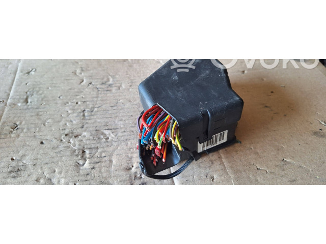 Блок предохранителей 8d1941824 Audi A6 S6 C6 4F