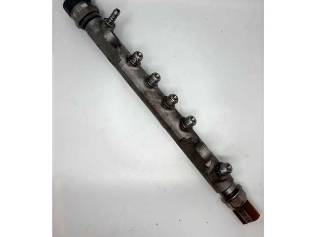 Топливная рампа 03L130089 Audi A3 S3 8P для двигателя CBAB