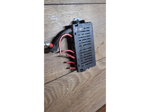 Блок предохранителей 9162323   Volvo V70    