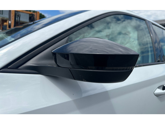 Зеркало электрическое Skoda Octavia Mk4 2019 - года