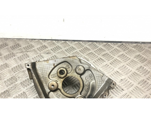 Кронштейн топливного насоса