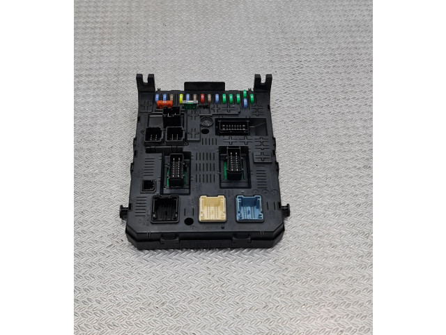 Pojistková skříňka 281164872 Peugeot 5008 2012