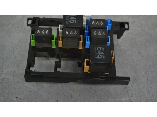   Pojistková skříňka    Volkswagen Caddy 2012