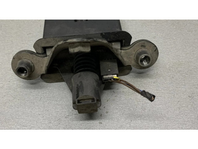 Замок багажника 1Z5827501C    Skoda Octavia Mk2 (1Z) 2004-2013 года