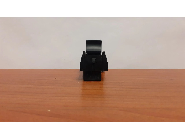 Кнопка крюка в багажнике