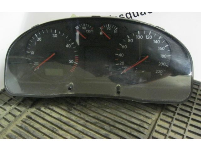 Přístrojová deska Volkswagen Passat Alltrack 1999