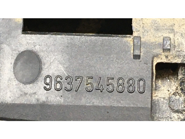 Ручка (задней крышки)