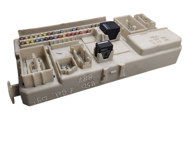 Блок предохранителей 31268178, 31254903   Volvo V50    