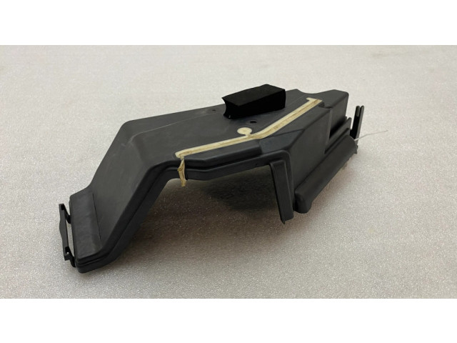 Другая деталь отсека двигателя