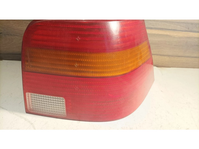 Задний фонарь правый 1J6945096R Volkswagen Golf IV 1998-2005 года