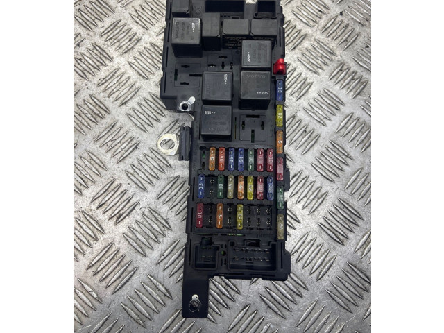 Блок предохранителей 518828017, 8678449 Volvo S60