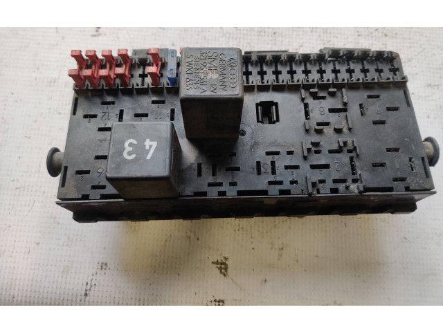 Pojistková skříňka 171941813D Volkswagen PASSAT B3 1991