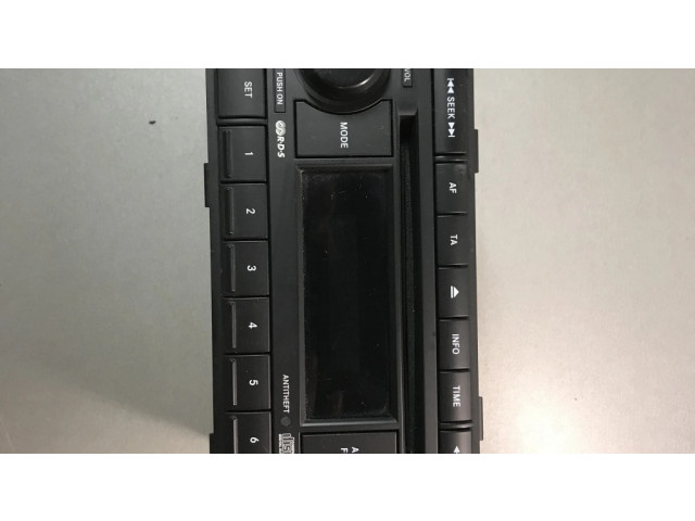 Радио/ проигрыватель CD/DVD / навигация