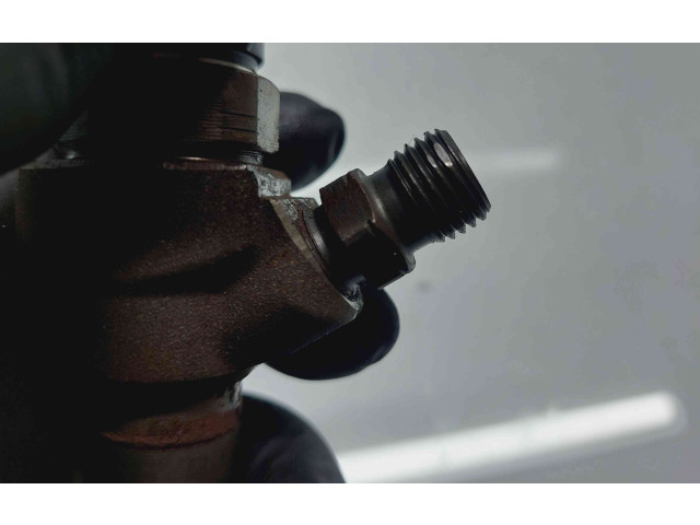 Форсунка 03L130277J    Volkswagen PASSAT B7   