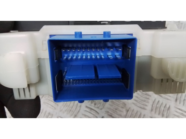 Блок предохранителей 30765624, 7G9T14C256FA   Volvo V70    