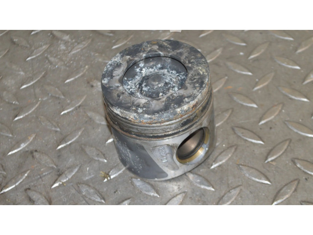 Píst 8349F, 65100 Mercedes-Benz C W204 OM 651.911