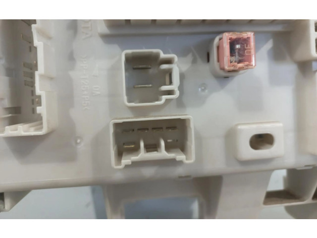 Pojistková skříňka Toyota Land Cruiser (J120)